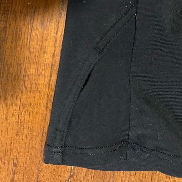 Athleta Womens Black Short Twisted Bottom Long Sleeve Tee. Size L - Picture 7 of 9